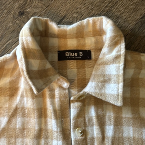 Boutique Cropped Shacket - Picture 2 of 4